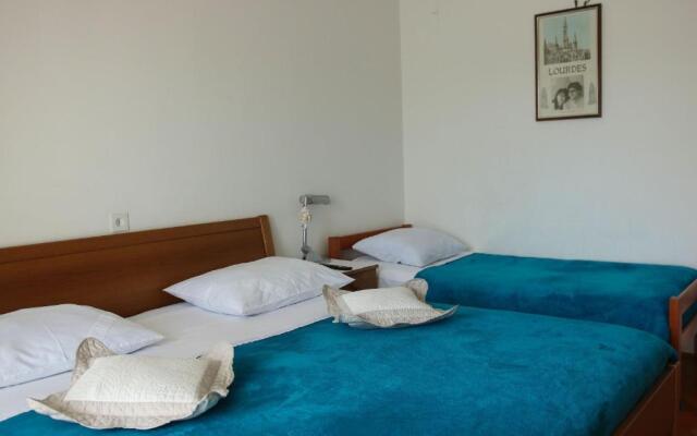Studio apartment Zdravko - 150 m from sandy beach: SA1 Duce. Riviera Omis