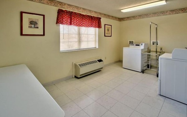 Western Skies Inn And Suites