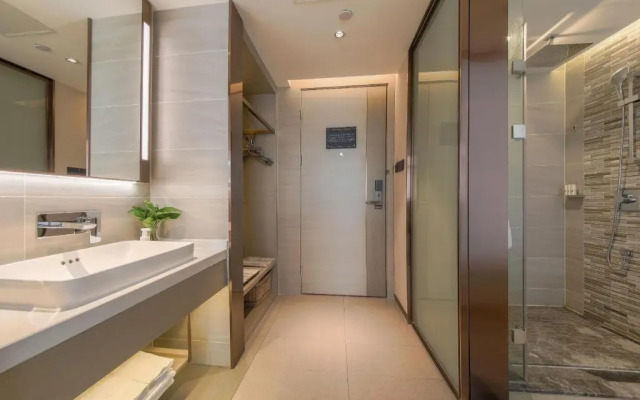 Lavande Hotel Wuhan 2nd Guanggu Road