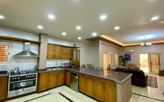 Luxurious Villa Serene Garden New Cairo