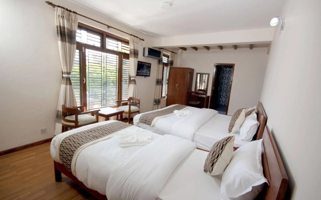 Hotel Holiday House