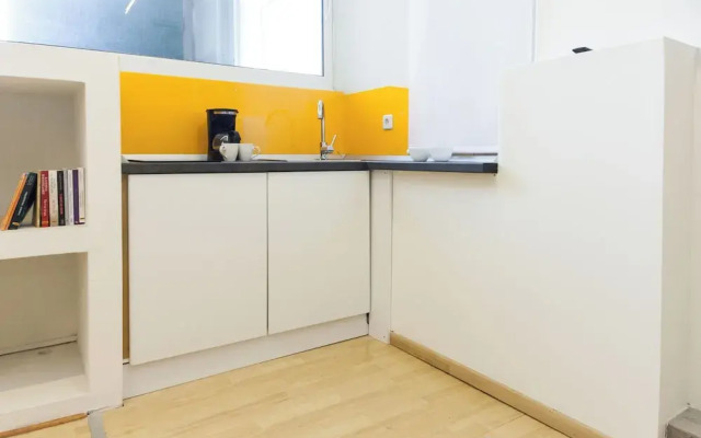 Minimalist Modern Nea Kifisia Studio