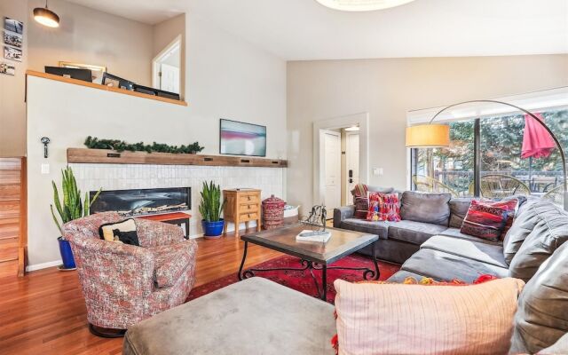 Park Forest  4 Bedroom Home by RedAwning