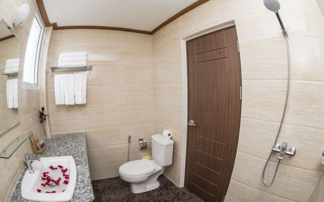 Royal Aykare Lodge