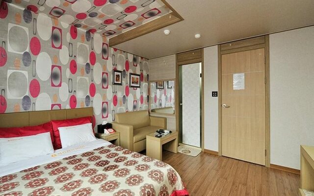 Iris Hotel