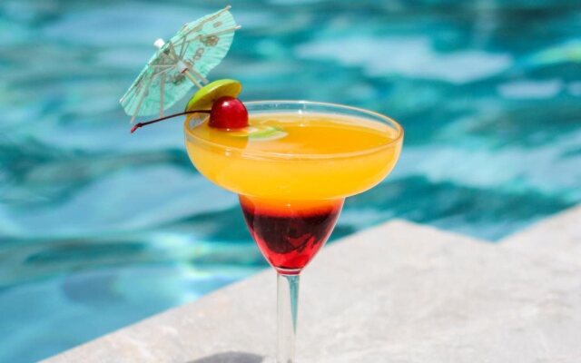 Aana Resort & Spa