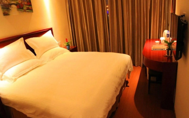 Dongfang Ruiji Business Hotel (Shenyang Station Tiexi Square Subway Station)