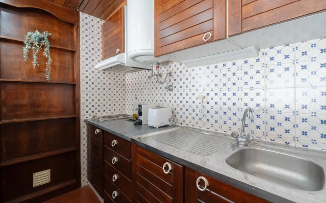 Cozy 1BDR with Spacious Balcony & Pool, Vilamoura