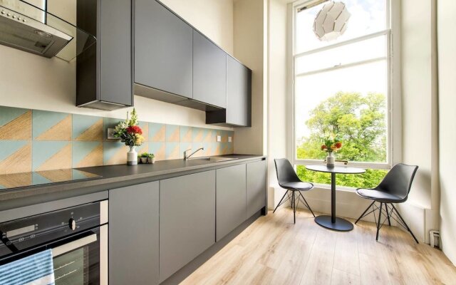 Ainslie Place Luxury Apt In Heart Of The City