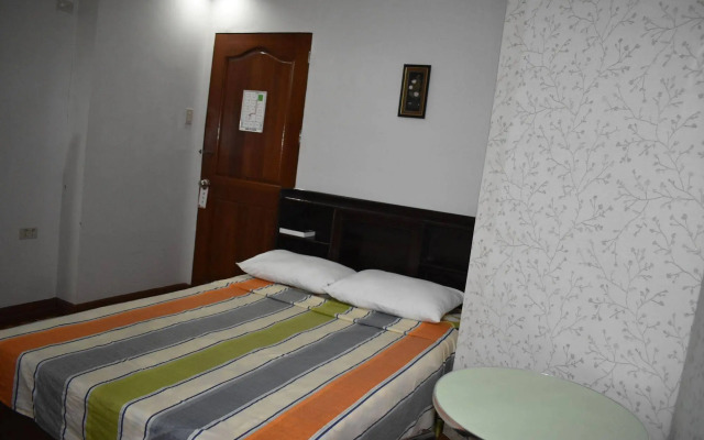 OYO 701 R-kings (former Tomobe Hotel And Restaurant)