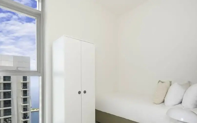 LUX The Marina Vista Beachfront Suite 3