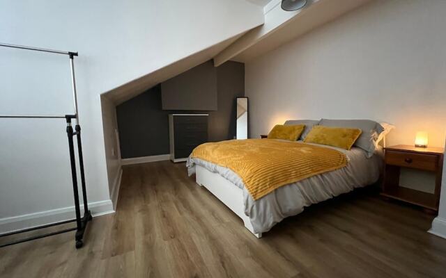 City Escape - Charming 2-bed House