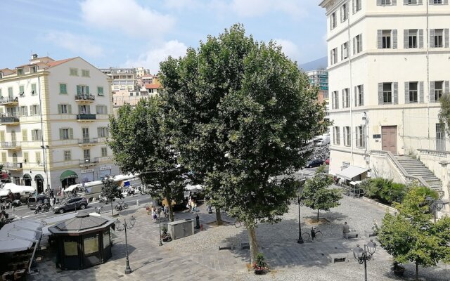 HomeholidaySanremo - CITY CENTRE APARTMENT