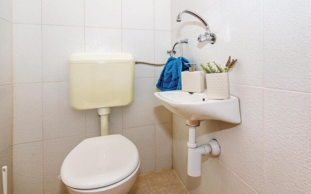 Amazing Apartment in Splitska With 3 Bedrooms and Wifi