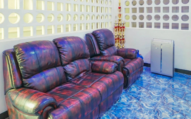 Kaku Maru Kostel Mitra RedDoorz – Guest Rooms – Tegal