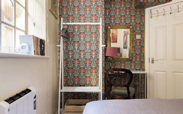 Mayfair 3-bed 5-guest Berkeley Square 1729 House