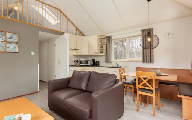 Cozy Bungalow With a Nice Sauna, 3 km. From Putten