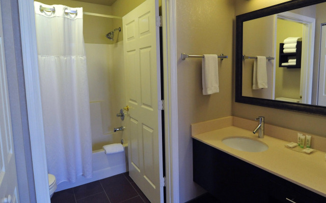 Staybridge Suites Chicago-Oakbrook Terrace by IHG
