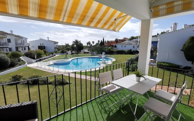 Refurbished 2-Bed Apartment in El Paraiso Alto