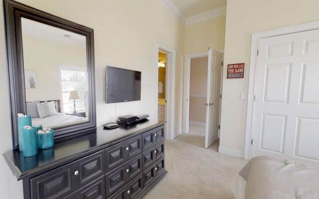 Palm Breeze 5 Bedroom Holiday Home