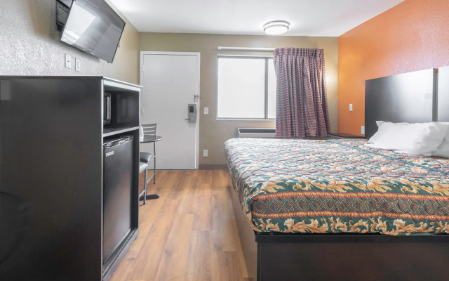 OYO Hotel Lake Charles Hwy 10