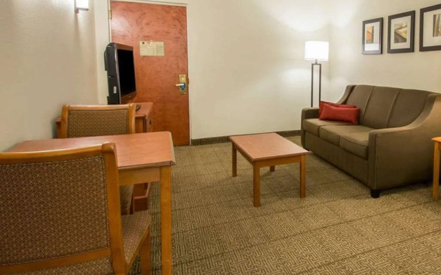 Comfort Suites