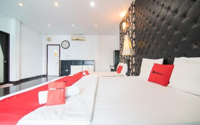 RedDoorz near Gia Dinh Church