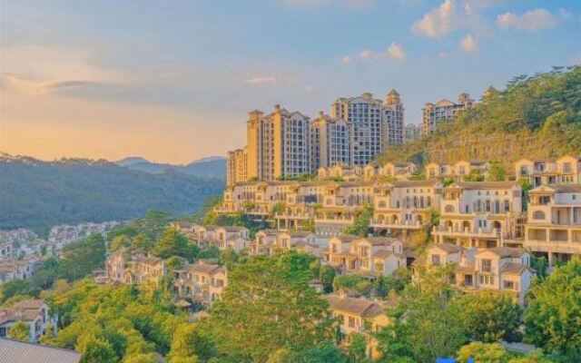 Huizhou Nankunshan Chuyi Designer Parent-child Theme Pool Hot Spring Villa