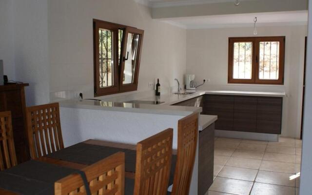 Villa up to 8 sleeps 4 bedrms 2