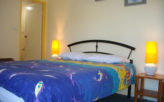 Sunset Towers,  Unit 9/25 Donald Street