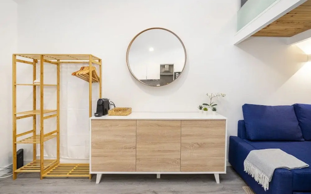 Urban Escape: 1-Br W/Mezzanine Near Campo Ourique