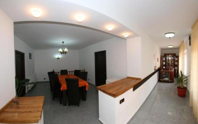 Pensiunea Casa Zarnesteana