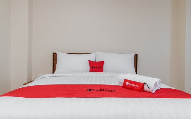 RedDoorz Plus near Soekarno Hatta Airport 2