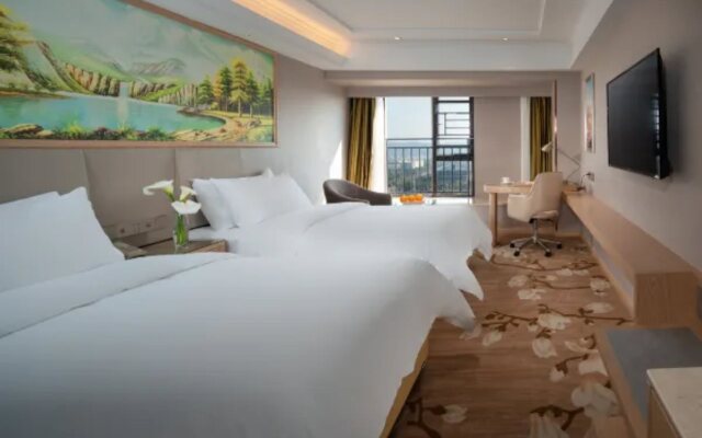 Vienna Hotel (Kunming Municipal Government Chunrong Street Subway Station)