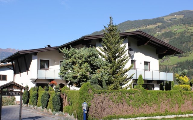 Apartment in Aschau im Zillertal With Balcony