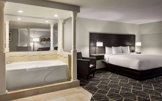 Comfort Suites Lake George