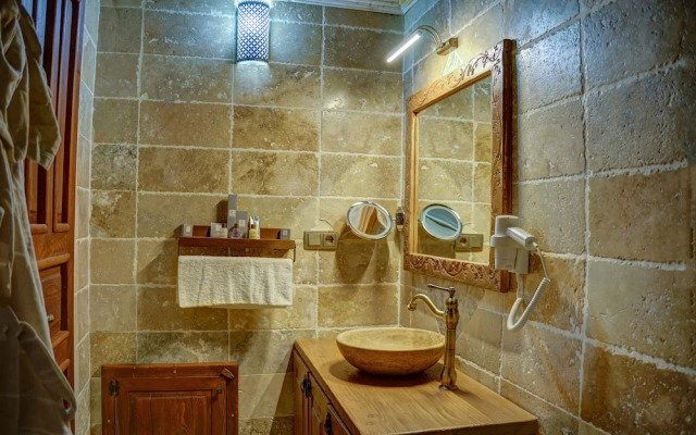 Nar-I Ask Cave Hotel