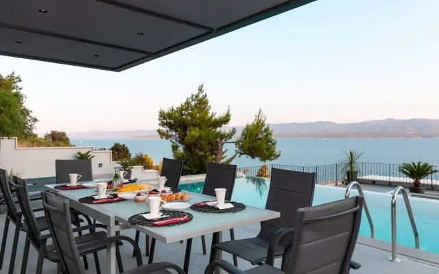 Spectacular Bol Island Sea View Villa With Pool