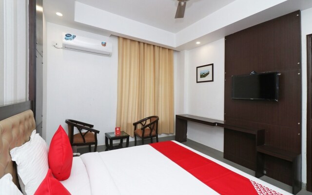 Capital O 18443 Hotel Nano