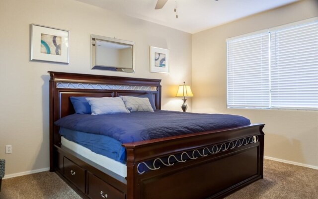 2BR Plus Ocotillo Townhome, Heated Pool, Spa, Gym