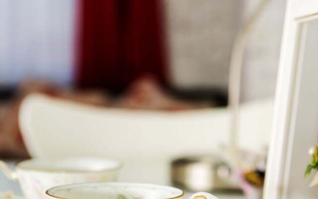 Sunny and Comfortable  Apartment 73