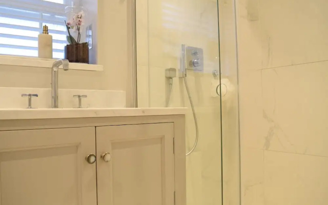 1 Bedroom Chelsea Apartment