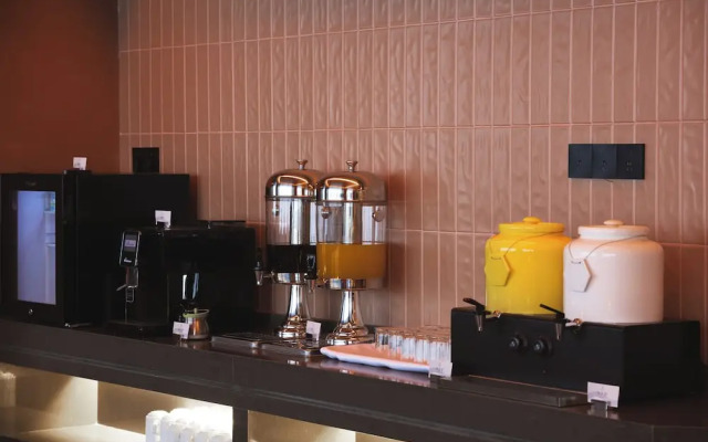 Cnhol Radient Hotel
