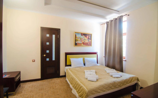 Parasat Hotel & Residence