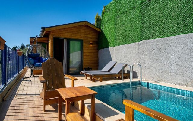 Honeymoon Bungalow With Private Pool and Sea View