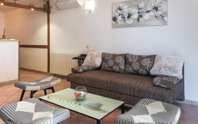 Beautiful Home in Jesenice With Wifi and 3 Bedrooms