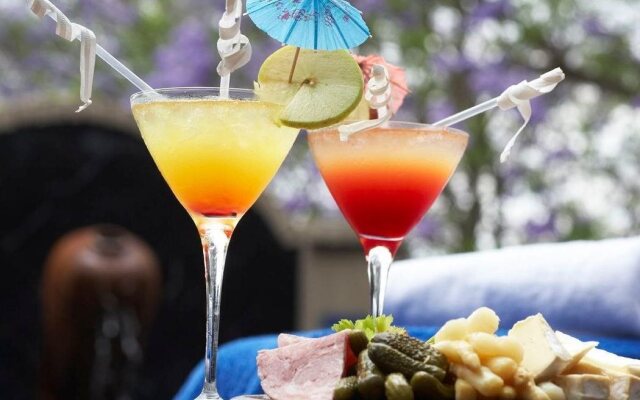 Shangri-La Country Hotel