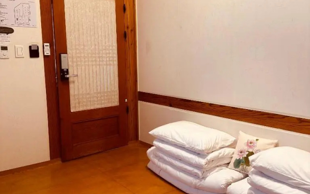 Jeonju Hanok Maeul Deoksugoong