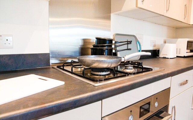 Luxury & Cosy new Build 2-bed Apartment in Chatham