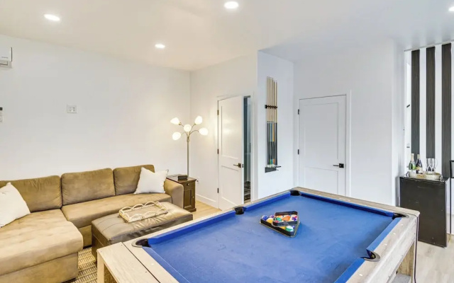 4 Mi to Sofi Stadium: Pet-friendly LA Area Home